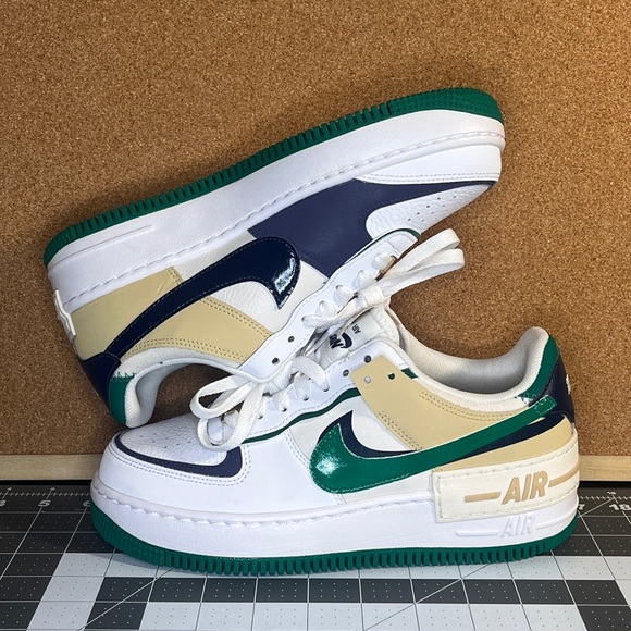 Nike Af1 shadow brand new
White/Malachite/Sesame/Midnight Navy
NWOT - Picture 3 of 13